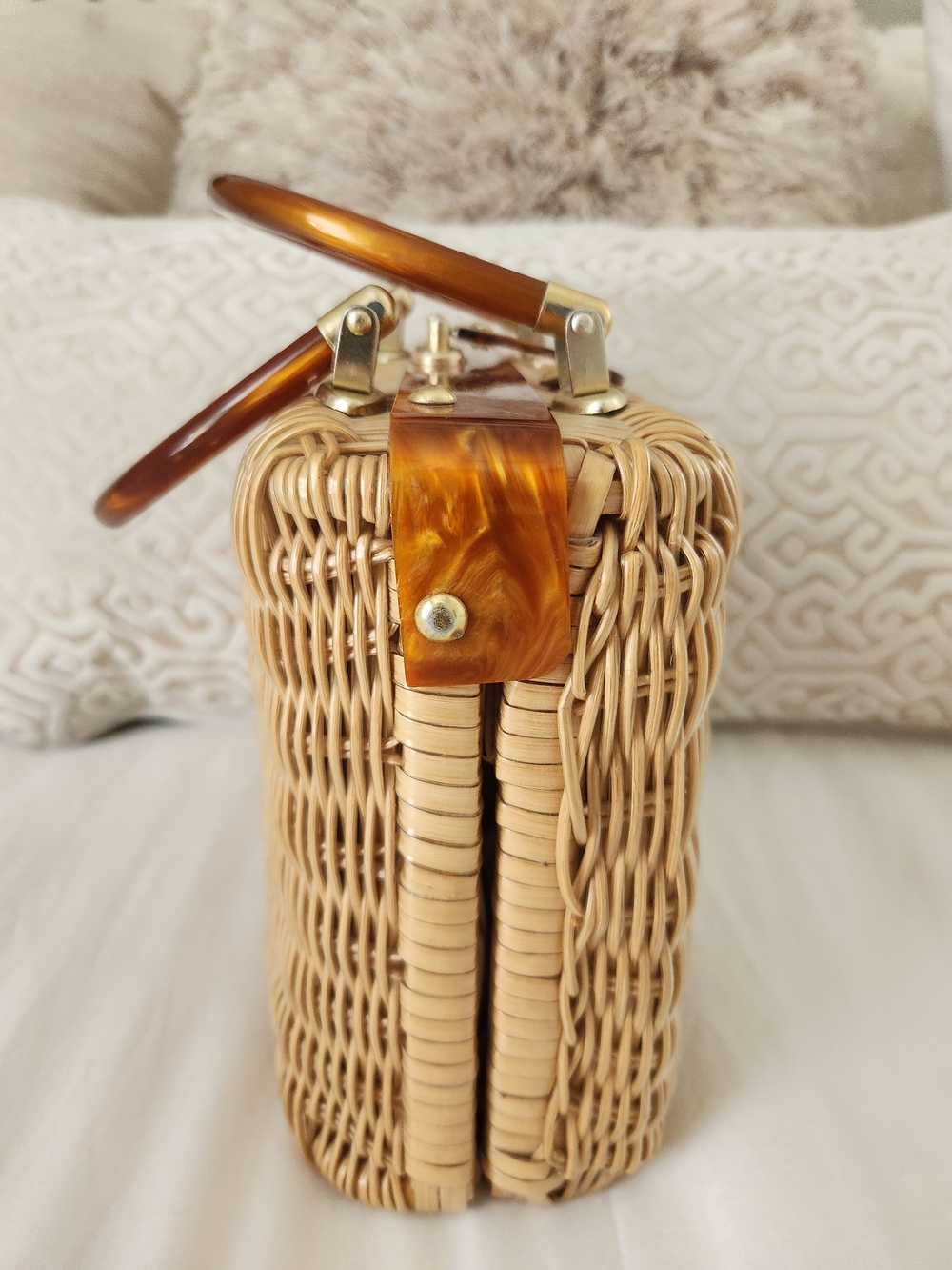 Vintage Princess Charming by Atlas Wicker Handbag – Mid-Century Amber Lucite - Picture 4 of 9